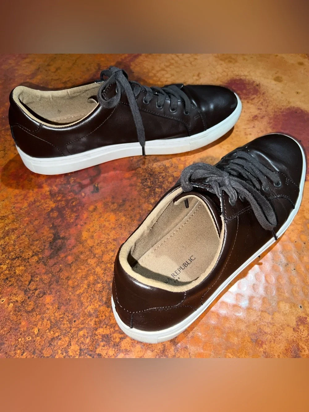 Men's Banana Republie Vegan Leather Sneakers Dark Brown Size 10